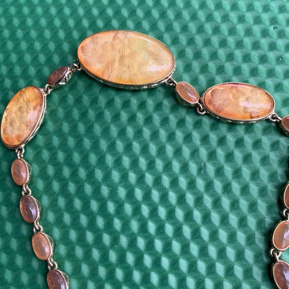 Monet residue flower necklace - Picture 7 of 7